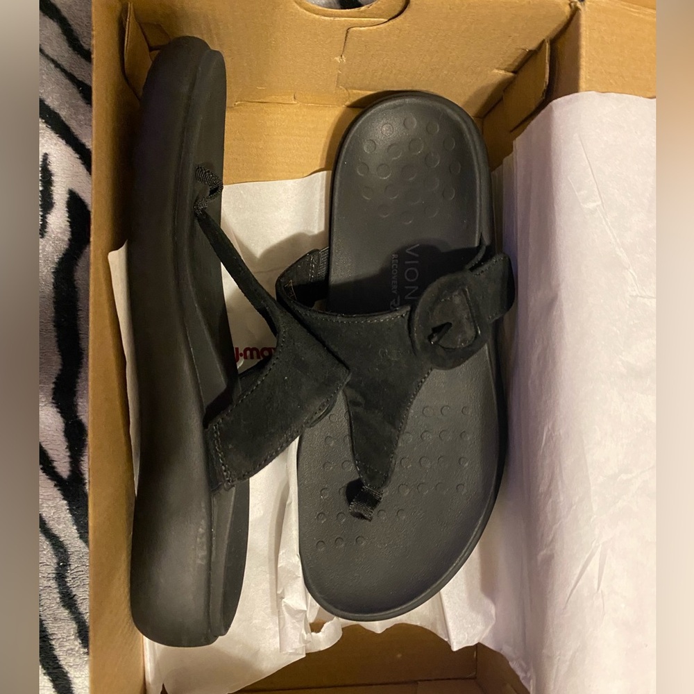 Vionic Black Leather Flip-Flop Sandals New w/o Tags